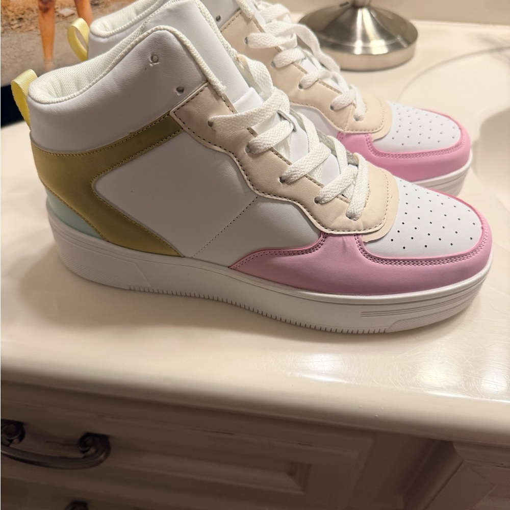 Berness Women's Multicolor High-Top Sneakers